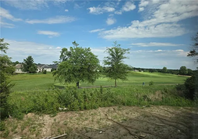 Homes for sale in Basehor, KS | 4445 Tee Box Dr, Basehor, KS 66007 | MLS# 2624941