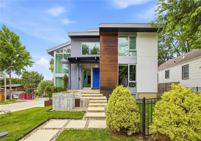Photo 1 of Single family home for sale at 4601 Mercier St, Kansas City, MO 64112 | MLS# 2624948 | Listing updated on 2026-06-20