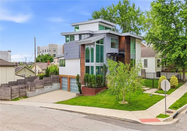Photo 3 of Single family home for sale at 4601 Mercier St, Kansas City, MO 64112 | MLS# 2624948 | Listing updated on 2026-06-20