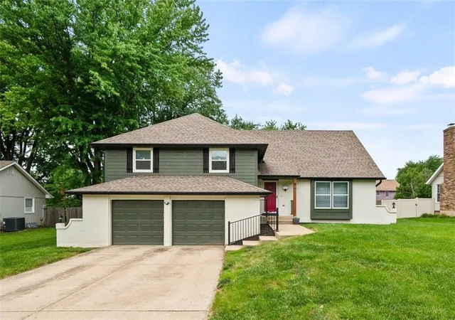 Homes for sale in Blue Springs, MO | 901 Nw Springwood Dr, Blue Springs, MO 64015 | MLS# 2624955