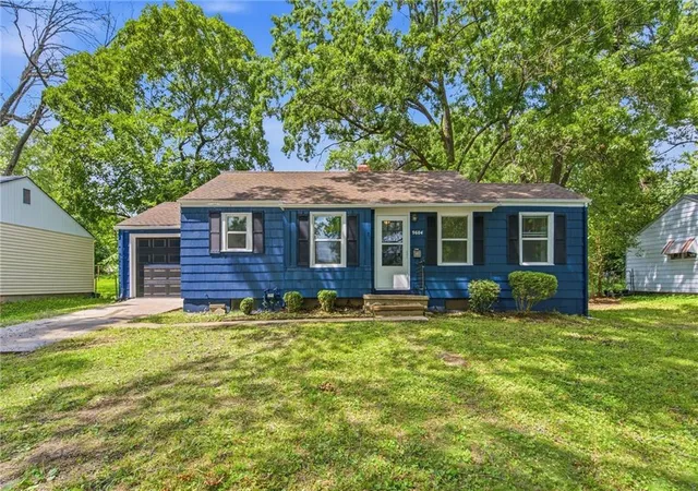 Homes for sale in Raytown, MO | 9604 E 68th Ter, Raytown, MO 64133 | MLS# 2624965