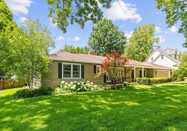 32nd image of 5926 Howe Dr, Fairway, KS 66205 | MLS# 2624969