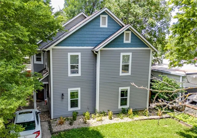 1st image of 911 Ohio St, Lawrence, KS 66044 | MLS# 2624976
