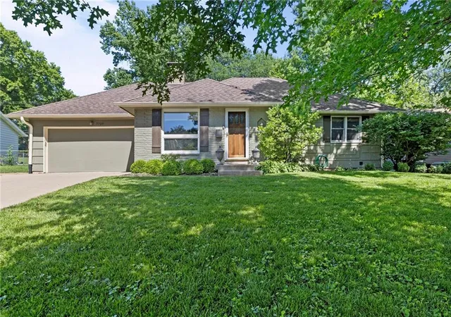 Homes for sale in Prairie Village, KS | 7729 Windsor St, Prairie Village, KS 66208 | MLS# 2625005