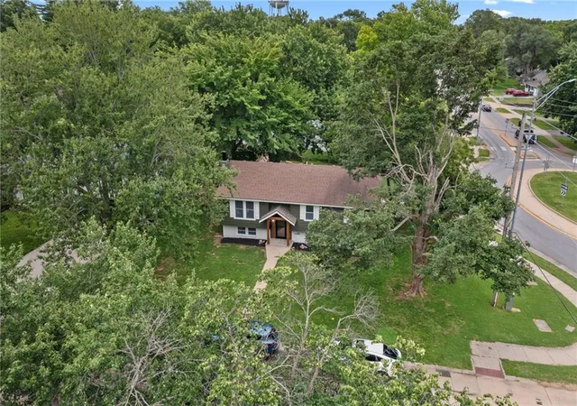 Photo 4 of Sale Pending at 101 Manor Dr, Belton, MO 64012 | MLS# 2625011 | Listing updated on 2026-09-07