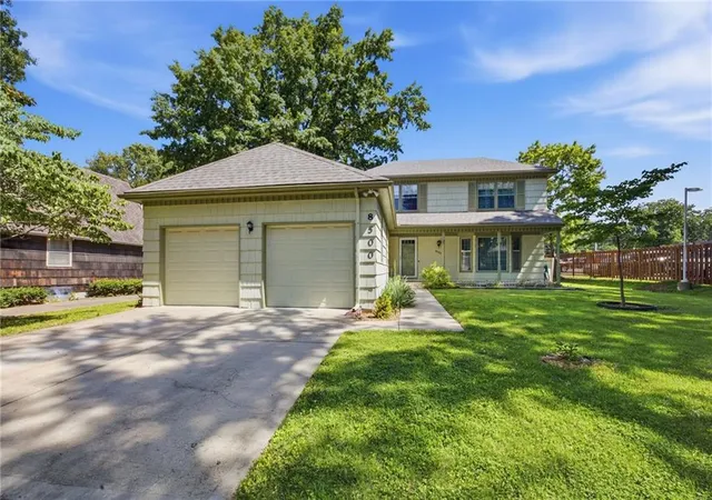 2nd image of 8500 W 72nd St, Overland Park, KS 66204 | MLS# 2625013