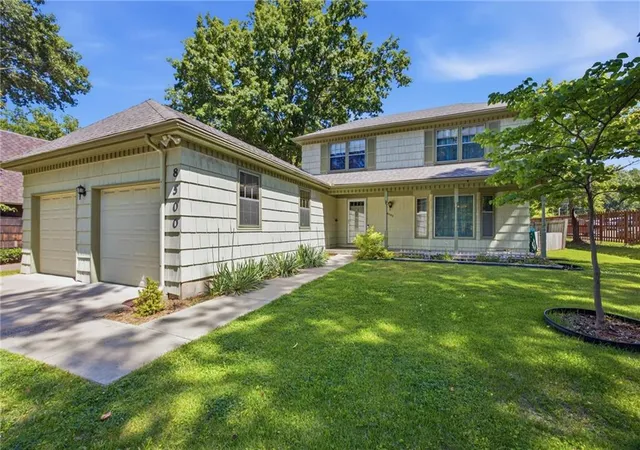 3rd image of 8500 W 72Nd St, Overland Park, KS 66204 | MLS# 2625013