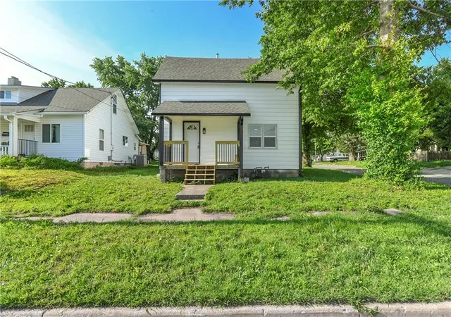 Homes for sale in Odessa, MO | 111 E Dryden St, Odessa, MO 64076 | MLS# 2625016