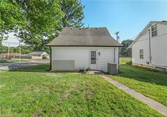 Homes for sale in Odessa, MO | 111 E Dryden St, Odessa, MO 64076 | MLS# 2625016