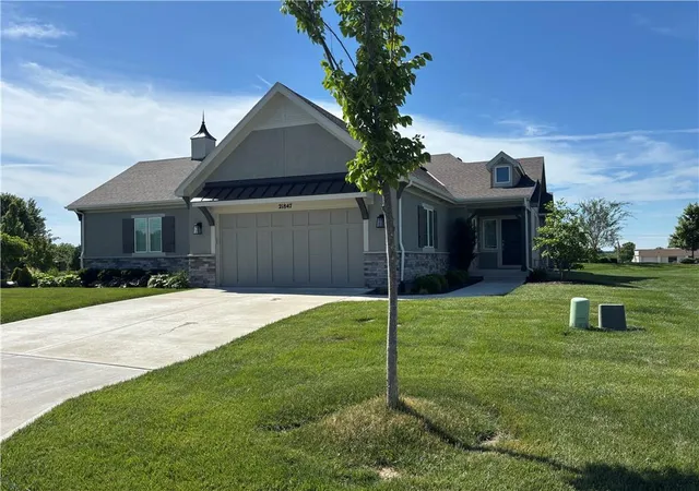 2nd image of 21847 W 82nd Terrace, Lenexa, KS 66220 | MLS# 2625023