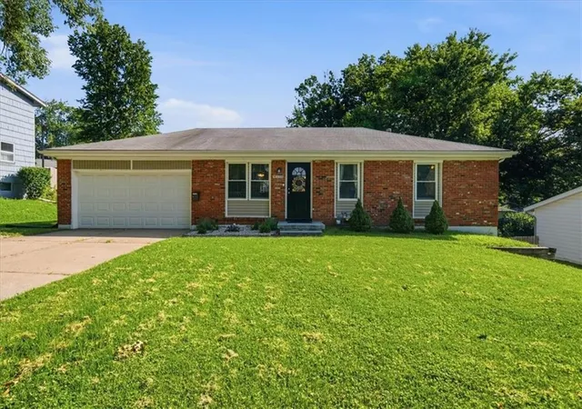 Homes for sale in Independence, MO | 16608 E 31st St, Independence, MO 64055 | MLS# 2625036