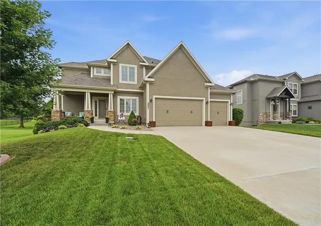 1st image of 2821 Ne Parkview Ln, Lees Summit, MO 64086 | MLS# 2625037