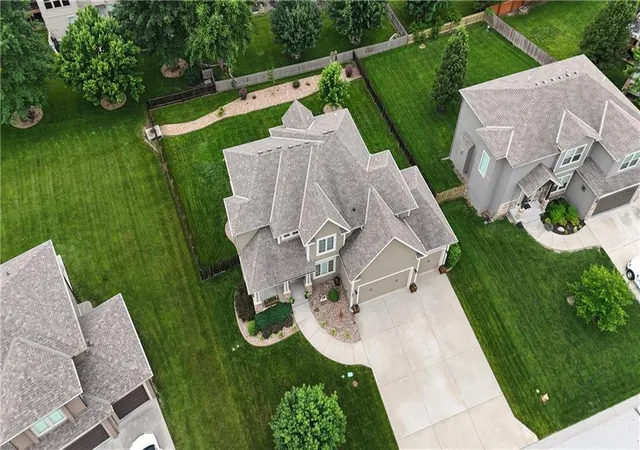 2nd image of 2821 Ne Parkview Ln, Lees Summit, MO 64086 | MLS# 2625037