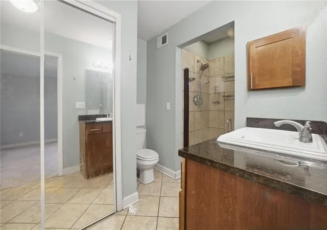 Homes for sale in Kansas City, MO | 104 E 41 Street, Kansas City, MO 64111 | Houzeo
