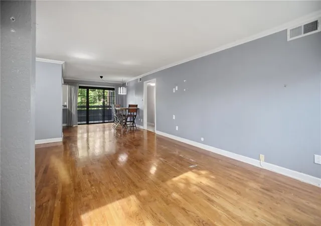 Homes for sale in Kansas City, MO | 104 E 41 St #6, Kansas City, MO 64111 | MLS# 2625038