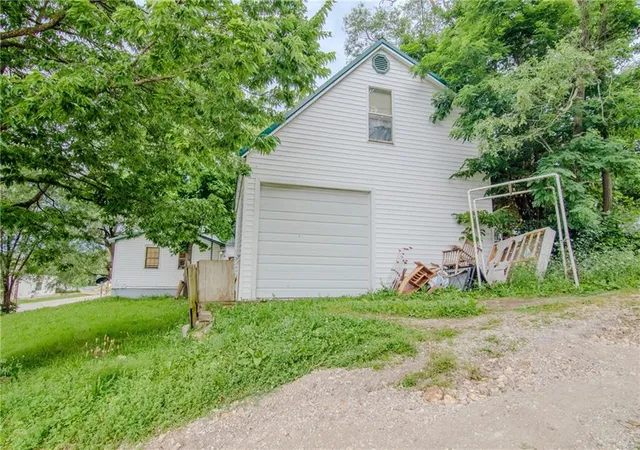 Homes for sale in Warsaw, MO | 104 W Osage St, Warsaw, MO 65355 | MLS# 2625045