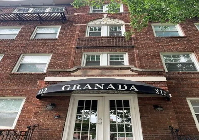 Listing Photo 2 - Condo for sale in building located at 212 Emmanuel Cleaver Ii Blvd E, Kansas City, MO 64112 - Unit #