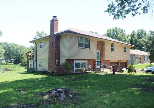 Homes for sale in Stilwell, KS | 19350 Foster St, Stilwell, KS 66085 | MLS# 2625053