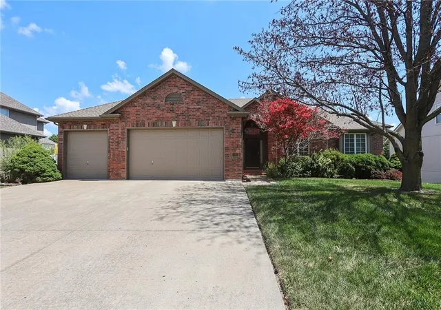 Homes for sale in Lees Summit, MO | 413 Se Stillwater Dr, Lees Summit, MO 64063 | MLS# 2625057