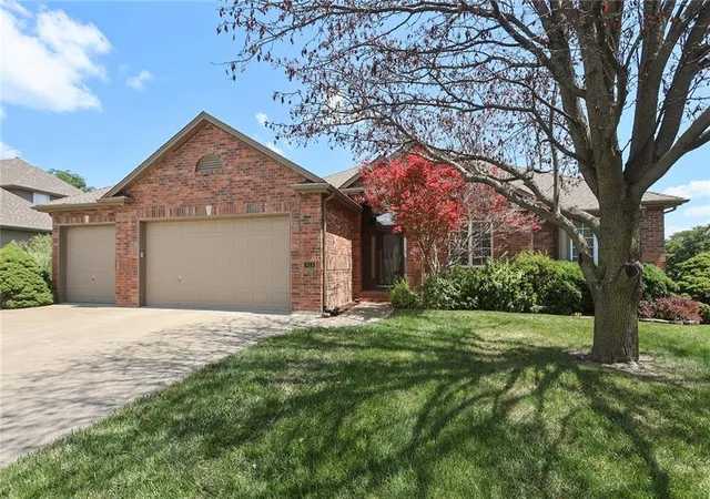 Homes for sale in Lees Summit, MO | 413 Se Stillwater Dr, Lees Summit, MO 64063 | MLS# 2625057