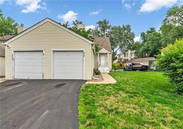 Photo 3 of Townhouse for sale at 6210 NW 82nd Terrace, Kansas City, MO 64151 | MLS# 2625063 | Listing updated on 2026-08-21