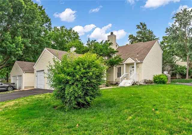 Photo 4 of Townhouse for sale at 6210 NW 82nd Terrace, Kansas City, MO 64151 | MLS# 2625063 | Listing updated on 2026-08-21