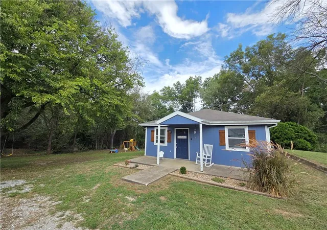 Photo 1 of Single family home for sale at 301 N Elm St, Urich, MO 64788 | MLS# 2625068 | Listing updated on 2026-09-25