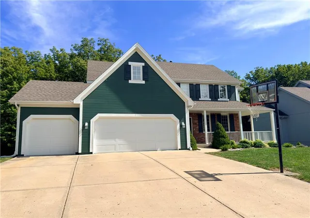 Photo 2 of Single family home for sale at 9027 N Manning Ave, Kansas City, MO 64157 | MLS# 2625085 | Listing updated on 2026-10-02