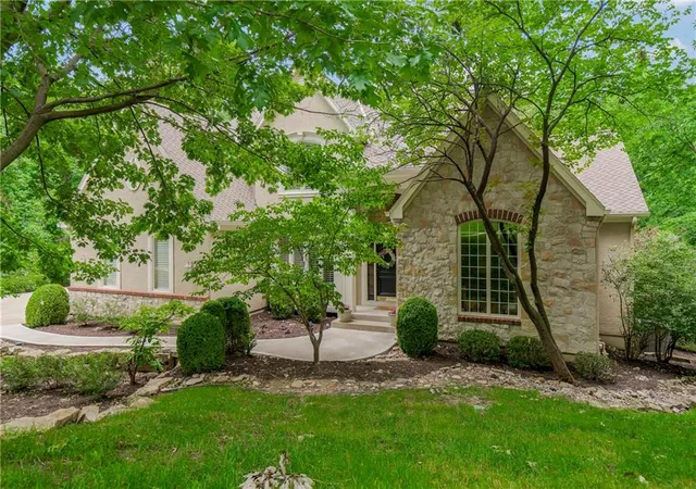1st image of 4522 N Mulberry Ct, Kansas City, MO 64116 | MLS# 2625086