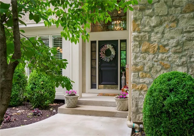 2nd image of 4522 N Mulberry Ct, Kansas City, MO 64116 | MLS# 2625086
