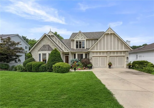 Homes for sale in Lees Summit, MO | 4108 Ne Courtney Dr, Lees Summit, MO 64064 | MLS# 2625093