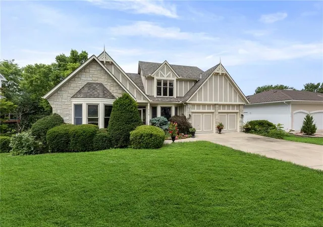 Homes for sale in Lees Summit, MO | 4108 Ne Courtney Dr, Lees Summit, MO 64064 | MLS# 2625093