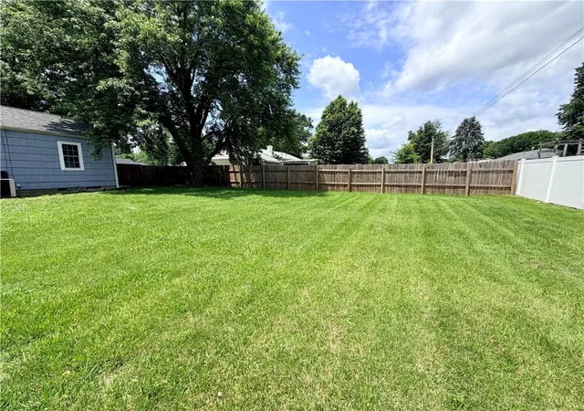 18th image of 329 North Dr, Marshall, MO 65340 | MLS# 2625098