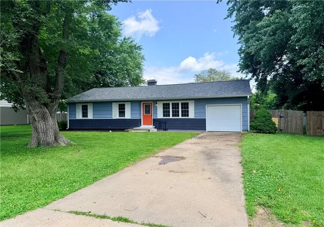 2nd image of 329 North Dr, Marshall, MO 65340 | MLS# 2625098