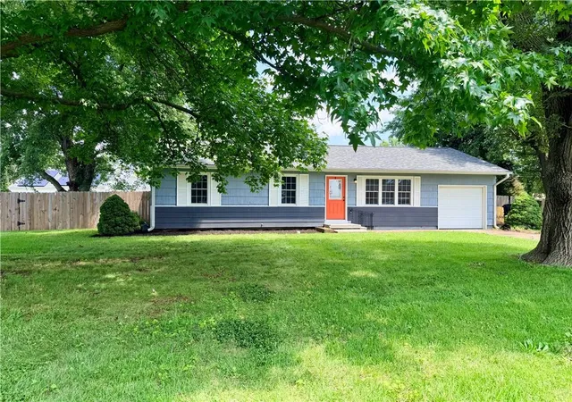 3rd image of 329 North Dr, Marshall, MO 65340 | MLS# 2625098