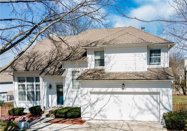 Homes for sale in Olathe, KS | 15216 W 132nd Pl, Olathe, KS 66062 | MLS# 2625100