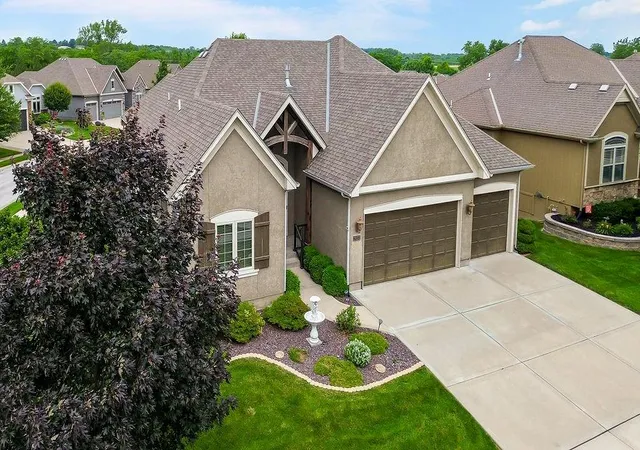 2nd image of 1422 Brompton Ln, Raymore, MO 64083 | MLS# 2625102