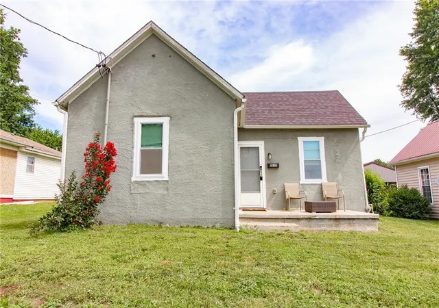 Homes for sale in Lexington, MO | 1830 Poplar St, Lexington, MO 64067 | MLS# 2625104