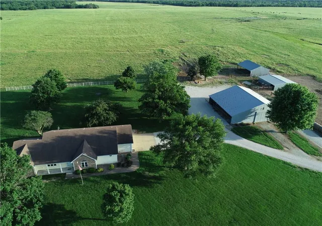Homes for sale in Osawatomie, KS | 363 Rd Street Street, Osawatomie, KS 66064 | MLS# 2625106
