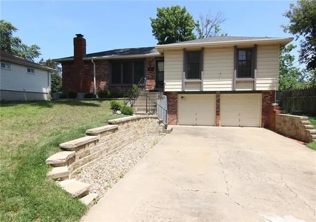 Homes for sale in Shawnee, KS | 11200 W 51st Ter, Shawnee, KS 66203 | MLS# 2625111