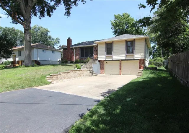 Homes for sale in Shawnee, KS | 11200 W 51st Ter, Shawnee, KS 66203 | MLS# 2625111
