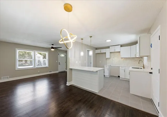 5th image of 11207 Monroe Ct, Kansas City, MO 64137 | MLS# 2625121