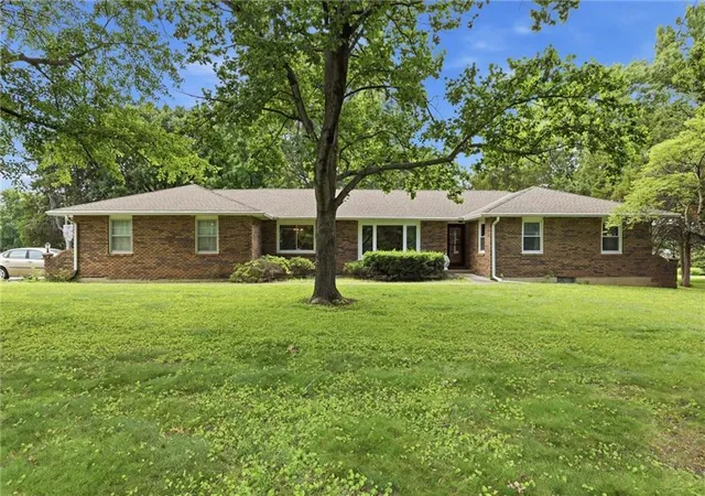 Homes for sale in Stilwell, KS | 15960 Nall Ave, Stilwell, KS 66085 | MLS# 2625124