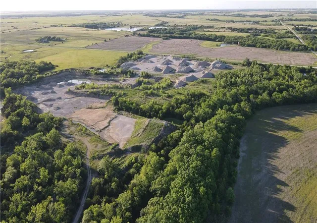 Homes for sale in Waverly, KS | 1673 17Th Rd, Waverly, KS 66871 | MLS# 2625135