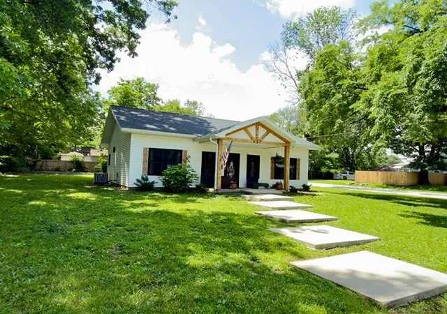 Homes for sale in Nevada, MO | 427 W Walnut St, Nevada, MO 64772 | MLS# 2625136