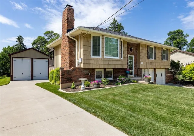 1st image of 7513 W High Dr, Pleasant Valley, MO 64068 | MLS# 2625157