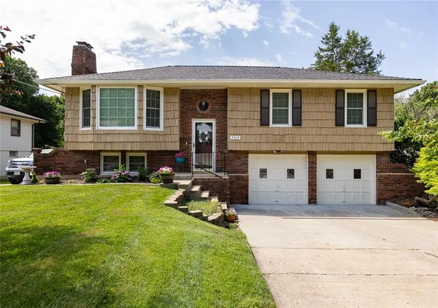 2nd image of 7513 W High Dr, Pleasant Valley, MO 64068 | MLS# 2625157