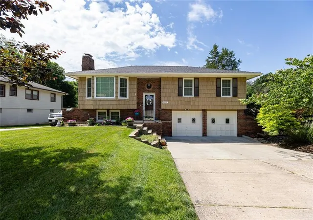 3rd image of 7513 W High Dr, Pleasant Valley, MO 64068 | MLS# 2625157