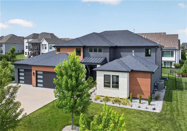 2nd image of 12318 W 169th Ter, Overland Park, KS 66221 | MLS# 2625161