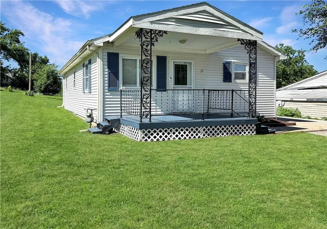 Homes for sale in Higginsville, MO | 18 E 27th St, Higginsville, MO 64037 | MLS# 2625169